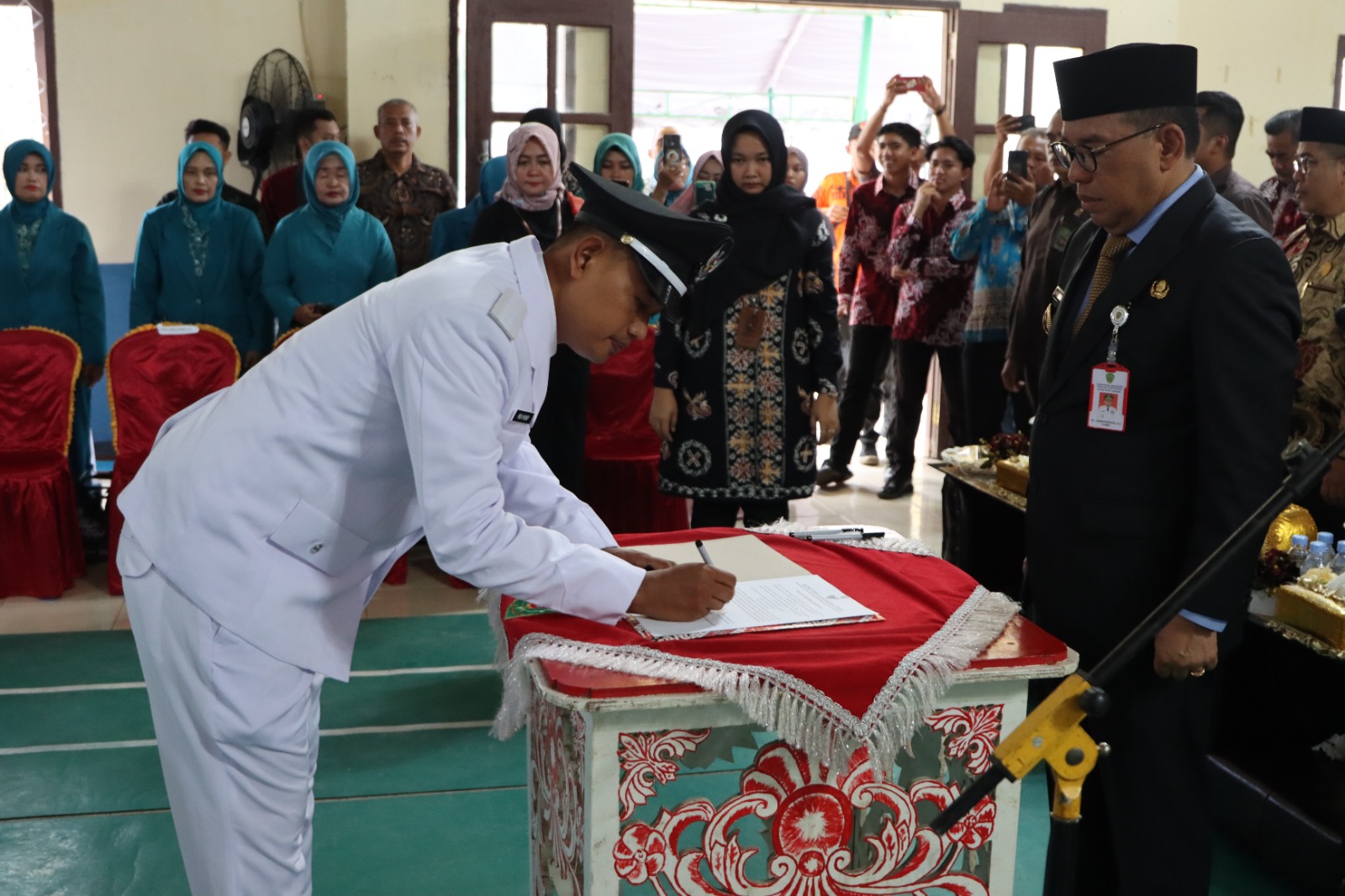 Makmur Marbun Lantik Dan Ambil Sumpah Jabatan Kades Terpilih Periode