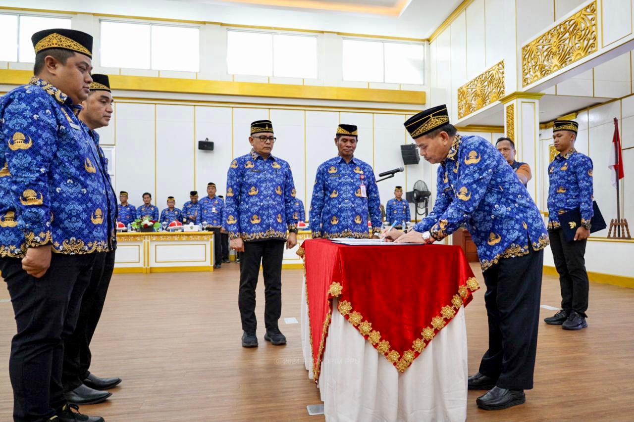 Lantik 18 Pejabat Administrator Dan Pengawas Sekda PPU Minta Pejabat