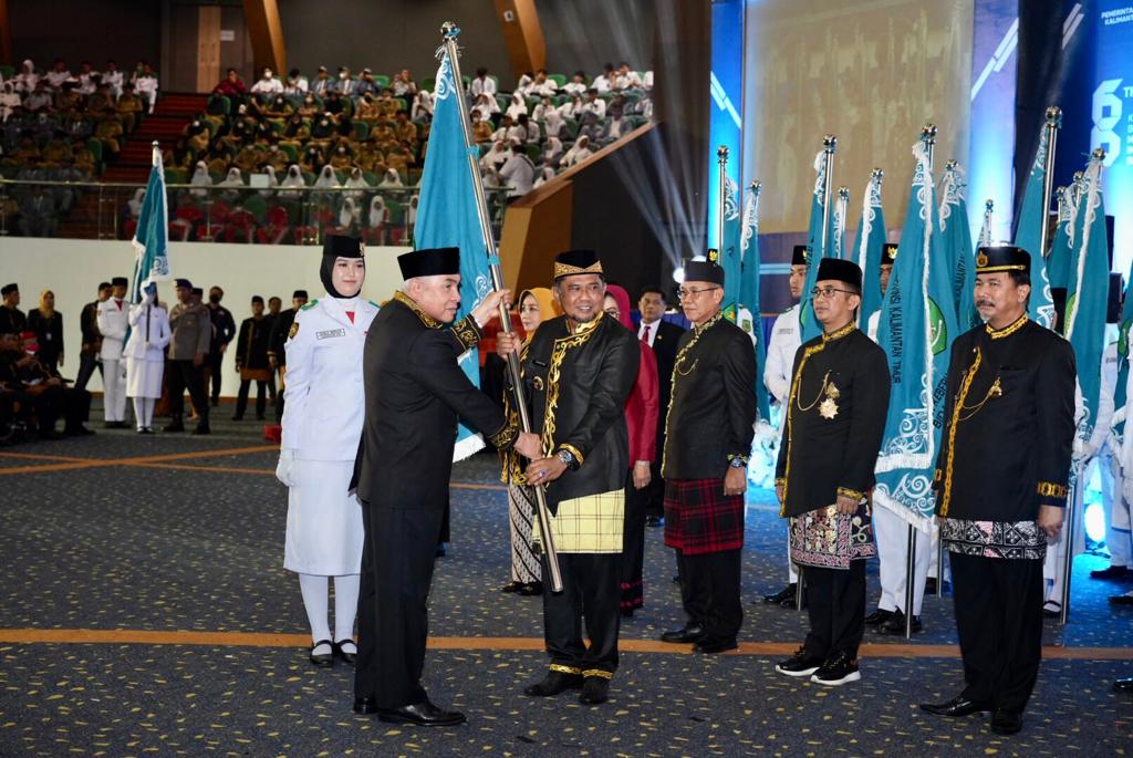 Hut Ke 66 Provinsi Kaltim Ppu Terima Panji Bidang Pembangunan