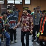 Wabup PPU Abdul Waris Muin saat menghadiri Musda II Laskar Pertahanan Adat Paser (LPAP).