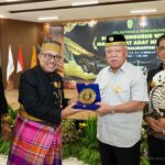 Kepala Otorita Ibu Kota Nusantara (IKN), Basuki Hadimuljono, beserta jajaran menghadiri Pengukuhan dan Pelantikan Dewan Pengurus Wilayah (DPW) Masyarakat Adat Nusantara (Matra) Kalimantan Timur Periode 2025–2030 di Kantor Bersama 3, Kawasan Inti Pusat Pemerintahan (KIPP) Nusantara, pada Minggu (3/5/2026).