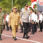 Bupati PPU Mudyat Noor didampingi Kapolres PPU AKBP Andreas Alek Danantara dan Dandim 0913/PPU Letkol Inf. Fandy Satria Dwi Wahyuono saat mengecek Pasukan Tiga Pilar dalam rangka Siaga Bencana Kebakaran Hutan dan Lahan Tahun 2026.