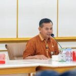 Sekda PPU Tohar saat memimpin rapat koordinasi terkait pengarahan pelaksanaan Perubahan APBD Tahun Anggaran 2026. (doc.humaspemkabppu)