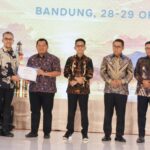 Bupati PPU, Mudyat Noor, menerima penghargaan bergengsi dari Satuan Kerja Khusus Pelaksana Kegiatan Usaha Hulu Minyak dan Gas Bumi (SKK Migas).