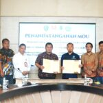 Penandatanganan nota kesepahaman atau Memorandum of Understanding (MoU) oleh Bupati PPU Mudyat Noor bersama Wakil Direktur Bidang Akademik dan Kemahasiswaan Akatirta, Arfan Hakiki Sulamoro.